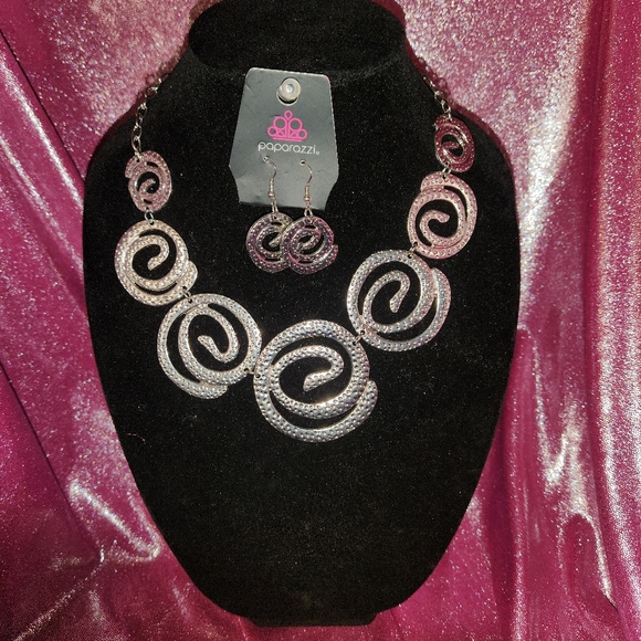 Paparazzi Gold Swirl Necklace and Earring Set - Picture 2 of 2